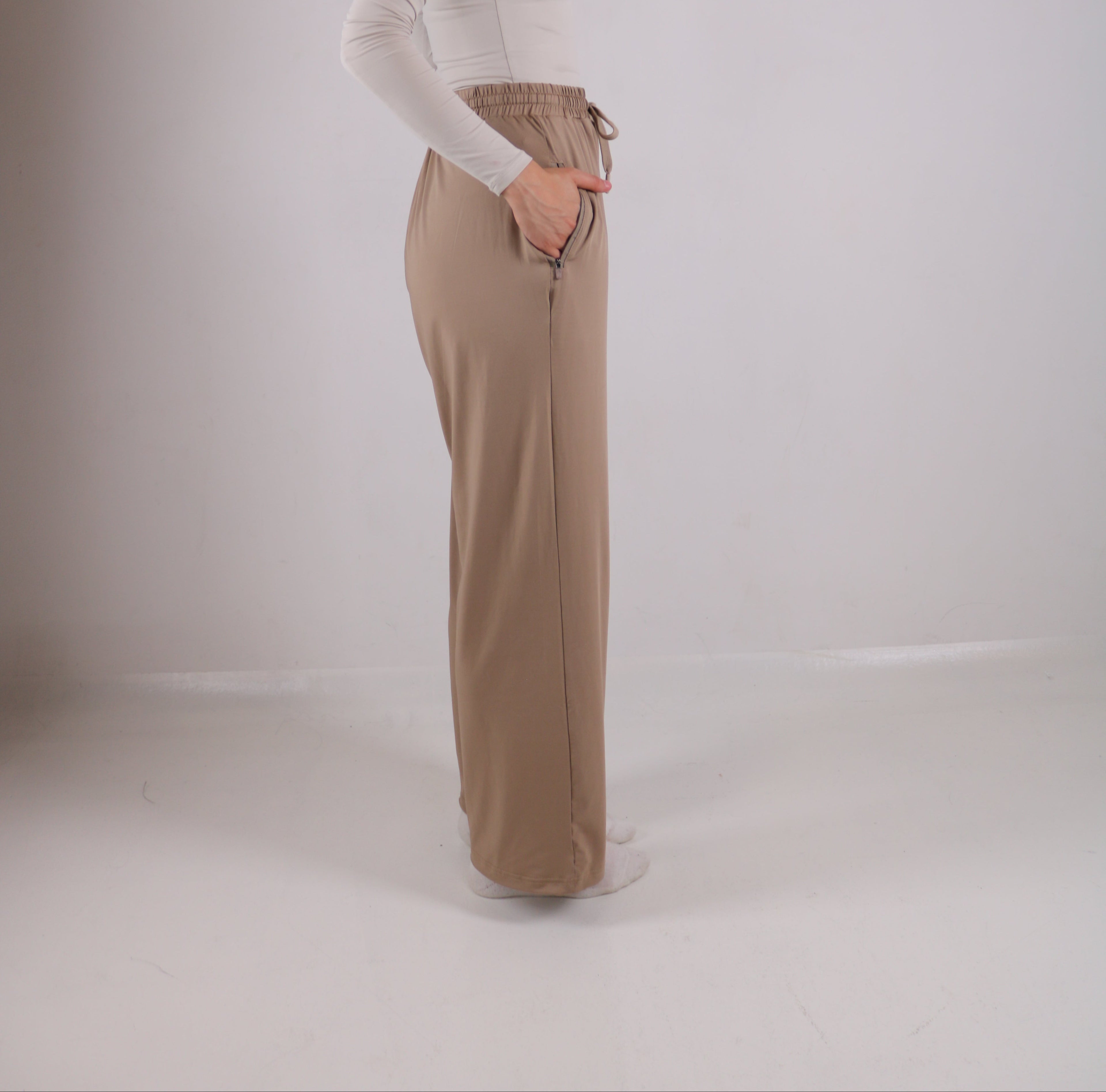 Essential Adjustable Wide-Leg pants